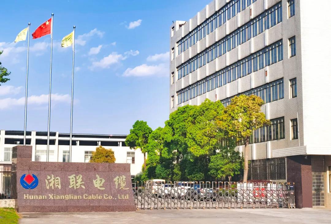 今日小雪，用一組湘聯小伙伴拍攝的美照來迎接廠區的冬天！
